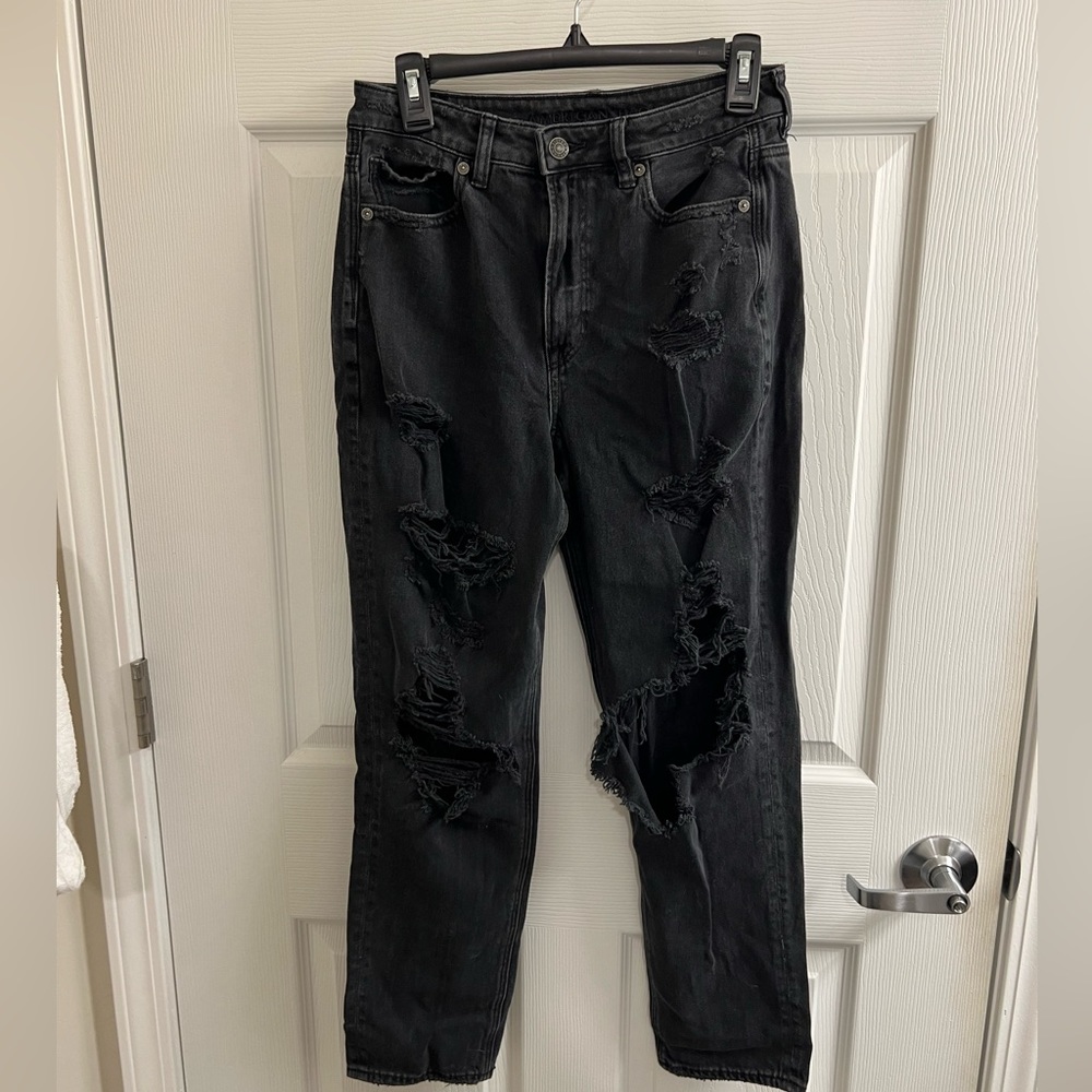 American Eagle Distressed High Rise Mom Jeans Black